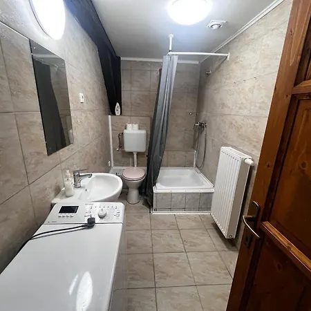 Budget Th 23 - Downtown 3 Bedroom Daire Szombathely